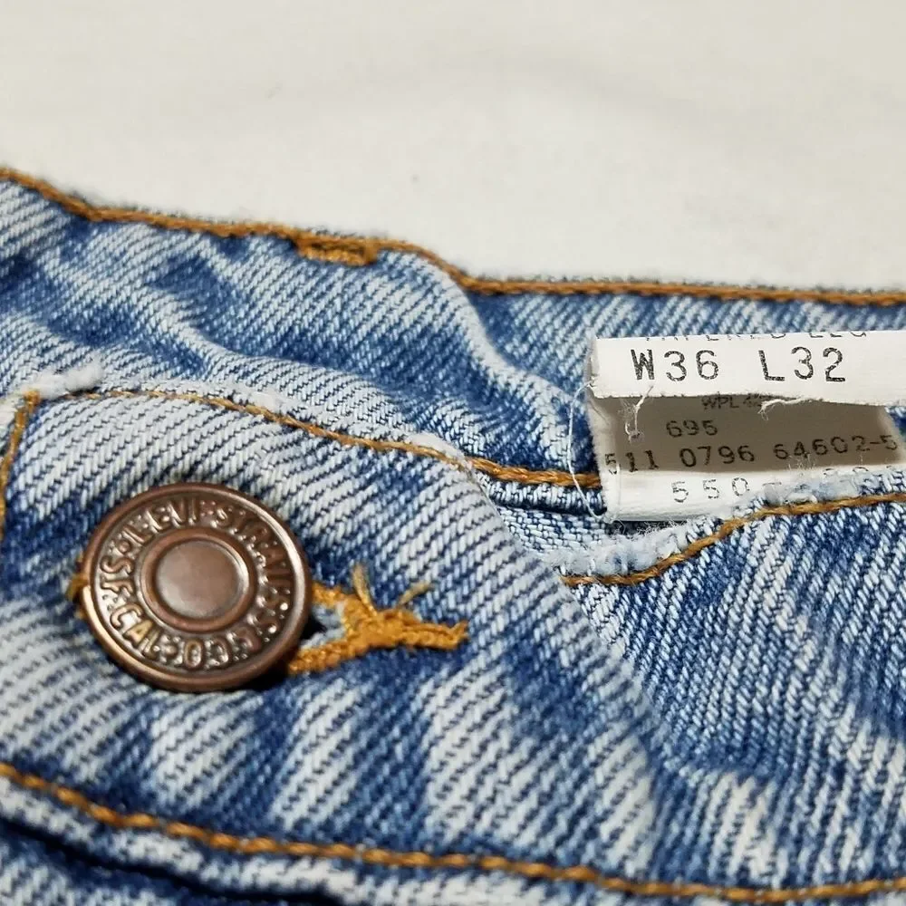 VINTAGE 1996 Levi's 550 Relaxed Fit Tapered Leg Distressed Stone Wash Mom Jeans